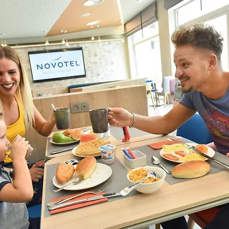 Hotell Novotel Brussels East 4*