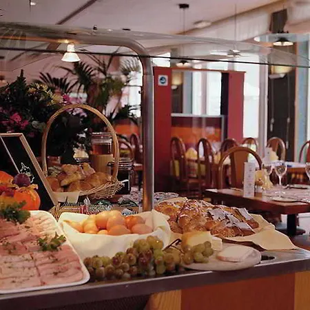 Отель Novotel Brussels East 4*