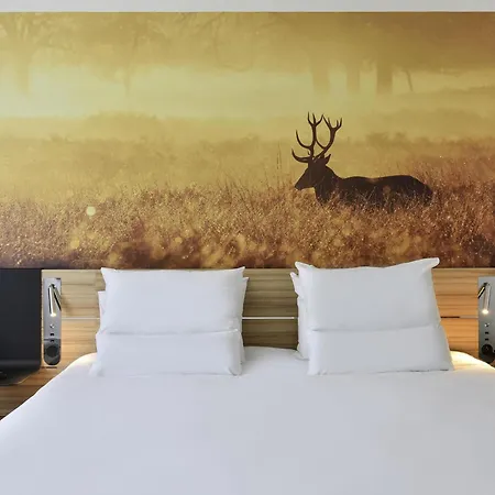 Отель Novotel Brussels East 4*