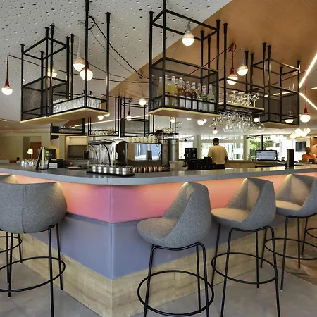 Отель Novotel Brussels East 4*