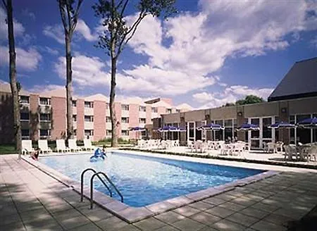 Отель Novotel Brussels East