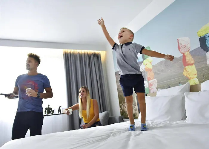 Отель Novotel Brussels East 4*